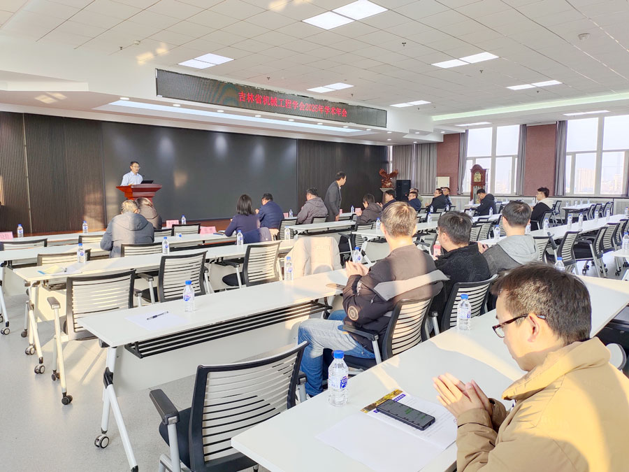 陈传海主持会议 陈传海主持会议